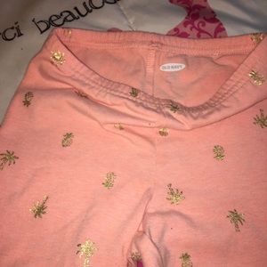 5/$20 Old Navy Capri leggings 🍍